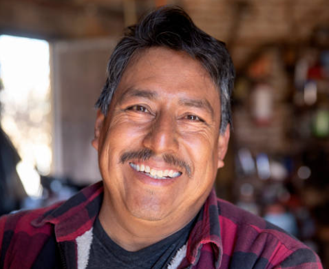<em>Jhon C.</em>